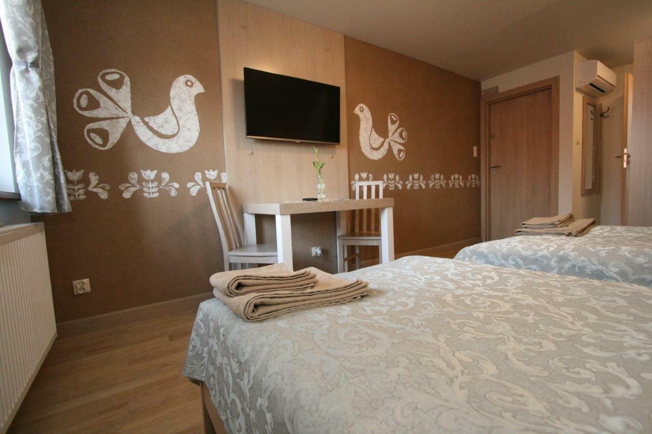 Noclegi Cameleon Slupca Bagian luar foto